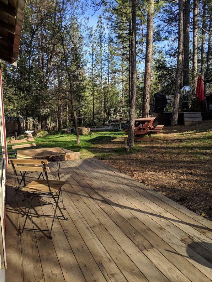 The Red Rooster Lodge Coulterville Exterior photo